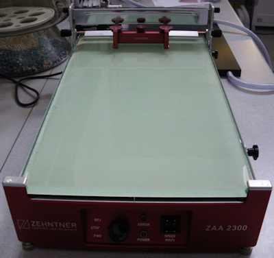 Automatyczny stolik do precyzyjnego nakładania cienkich warstw